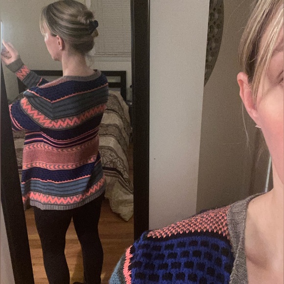 Charlotte Russe Sweater size Small. - Picture 5 of 7